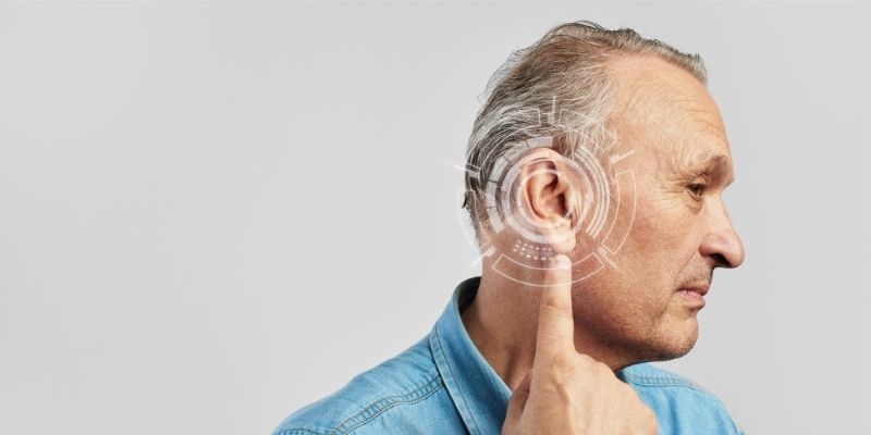 Kulak çınlaması (tinnitus), dış ortamda var olmayan bir sesi algılama durumudur. Ses; uğultu, ıslık, vızıltı, çıtırtı ya da çan sesi biçiminde algılanabilir.