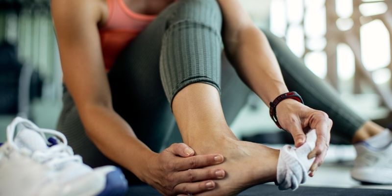 Tendinit, tendon iltihabı sonucu omuz, diz, dirsek ve kalçada ağrı, hassasiyet ve hareket kısıtlılığına yol açan yaygın bir kas-iskelet sistemi rahatsızlığıdır.